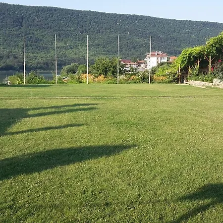 Family Belvedere *